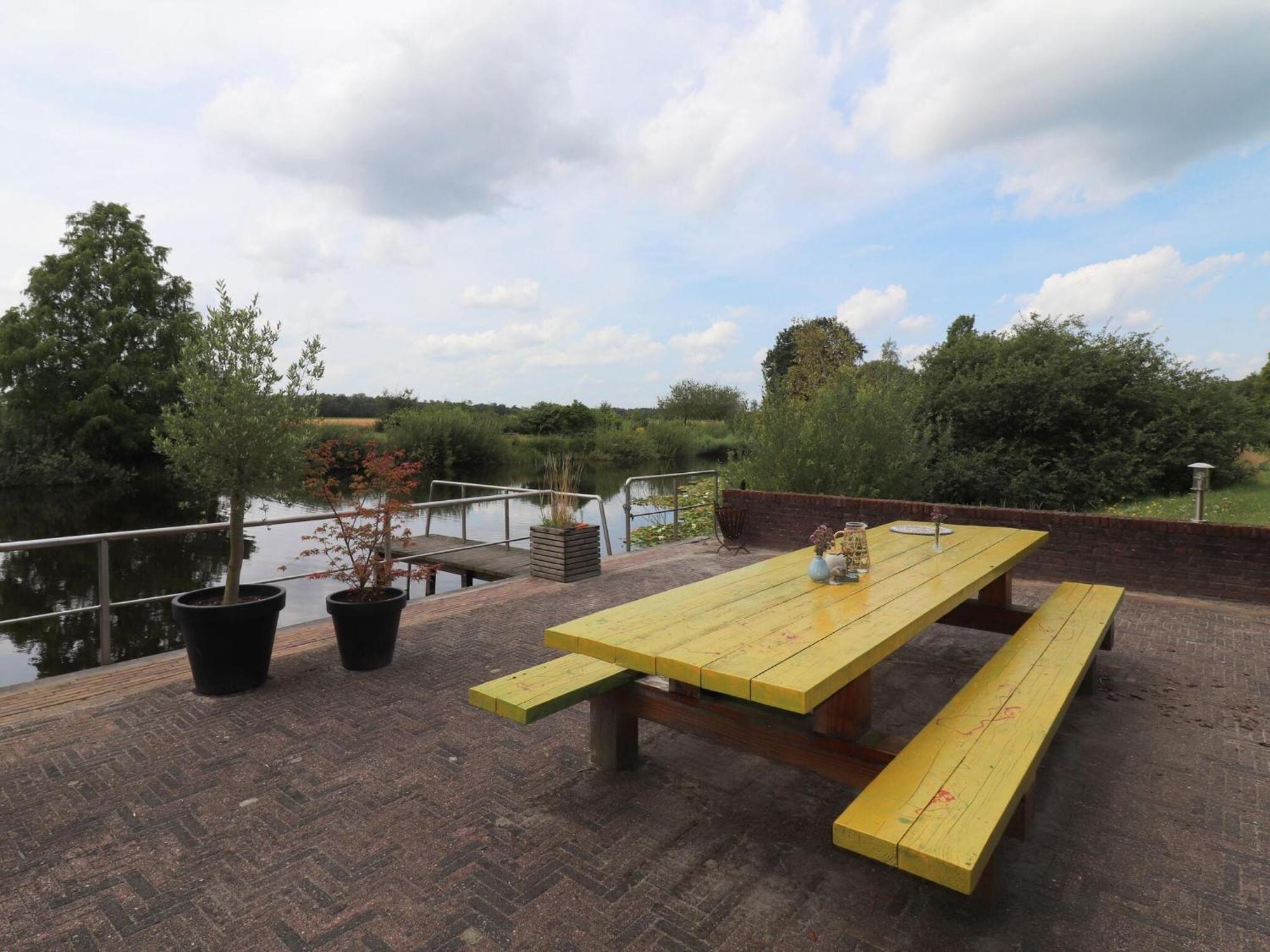Villa On An Estate In Rheezerveen With Garden المظهر الخارجي الصورة